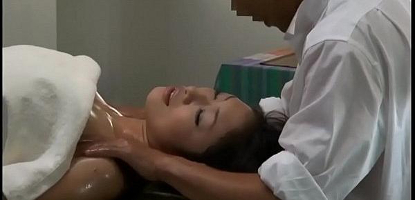  Busty japanese MILF Reiko Kobayakawa got pounded after massage